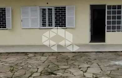 Imagem: A casa possui 3 Dormitórios, 3 Banheiros, 4 Vagas na garagem