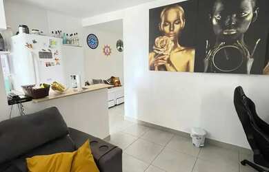 Imagem: O apartamento possui 1 Dormitório, 1 Banheiro, 1 Vaga na garagem