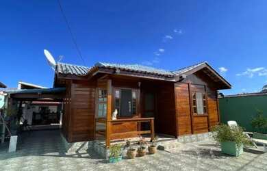 Imagem: A casa em condomínio possui 3 Dormitórios, 3 Banheiros, 3