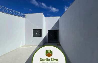 Imagem: A casa possui 3 Dormitórios, 1 Banheiro, 1 Vaga na garagem