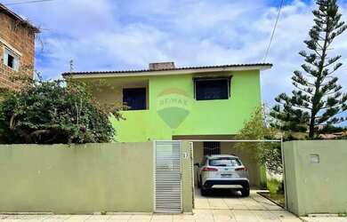 Imagem: A casa possui 3 Dormitórios, 4 Banheiros, 1 Vaga na garagem