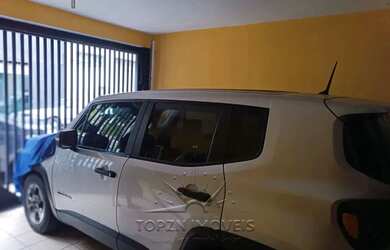 Imagem: A casa possui 3 Dormitórios, 3 Banheiros, 2 Vagas na garagem