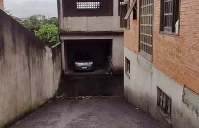 Imagem: A casa possui 2 Dormitórios, 3 Banheiros, 5 Vagas na garagem