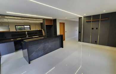 Imagem 6: Sobrado para venda possui 246 metros quadrados com 4 quartos