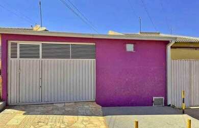 Imagem: A casa possui 2 Dormitórios e está localizado em Japiim