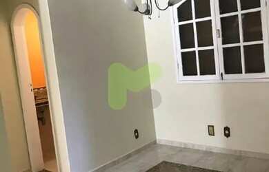 Imagem: A casa possui 3 Dormitórios, 2 Banheiros, 1 Vaga na garagem