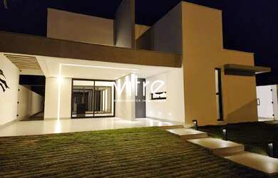 Imagem: A casa possui 3 Dormitórios, 5 Banheiros, 4 Vagas na garagem