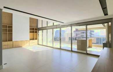 Imagem: O apartamento possui 4 Dormitórios, 4 Banheiros, 4 Vagas na