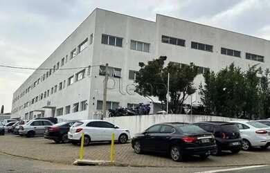 Imagem: O depósito possui 5 Vagas na garagem, 2.000m² de Área e