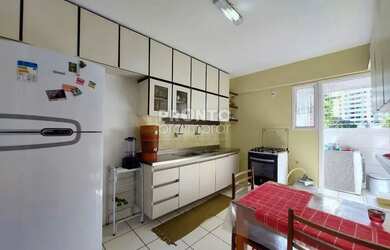 Imagem: O apartamento possui 3 Dormitórios, 1 Banheiro, 1 Vaga na garagem