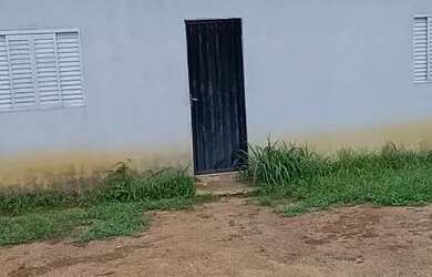 Imagem: A casa possui 2 Dormitórios, 1 Banheiro, 2 Vagas na garagem