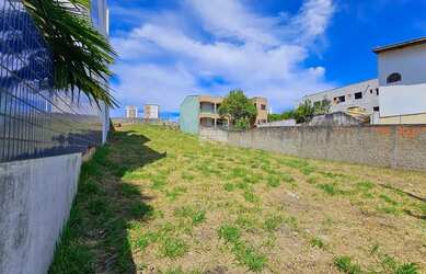 Imagem: O terreno possui 450m² de Área e está localizado em Três