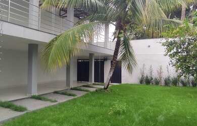 Imagem: A casa possui 4 Dormitórios, 4 Banheiros, 3 Vagas na garagem