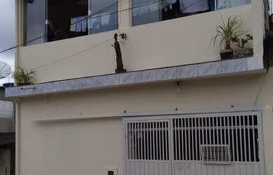 Imagem: A casa possui 2 Dormitórios, 1 Banheiro, 2 Vagas na garagem