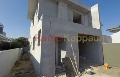 Imagem: A casa possui 4 Dormitórios, 4 Banheiros e 180m² de Área