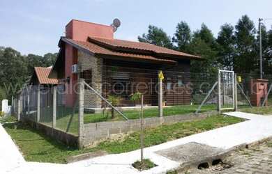 Imagem: A casa possui 2 Dormitórios, 1 Banheiro, 1 Vaga na garagem