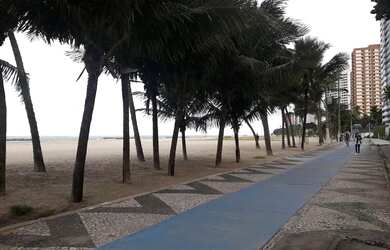 Imagem: A casa possui 5 Dormitórios, 5 Banheiros, 4 Vagas na garagem