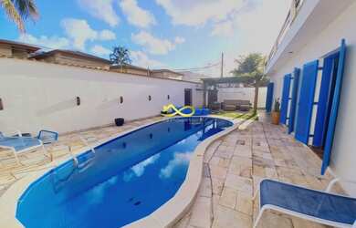 Imagem: A casa possui 5 Dormitórios, 4 Banheiros, 4 Vagas na garagem