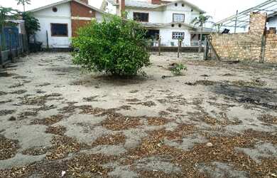 Imagem: O terreno possui 300m² de Área e está localizado em Balneário