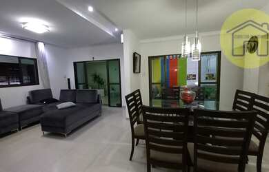 Imagem: A casa possui 3 Dormitórios, 1 Banheiro, 3 Vagas na garagem