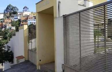 Imagem: A casa em condomínio possui 3 Dormitórios, 2 Banheiros, 2