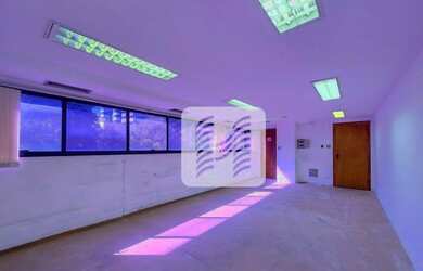 Imagem: O depósito possui 1 Vaga na garagem, 24m² de Área e está