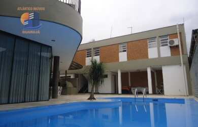 Imagem: A casa possui 5 Dormitórios, 1 Banheiro, 5 Vagas na garagem