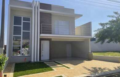 Imagem: A casa em condomínio possui 3 Dormitórios, 3 Banheiros, 4