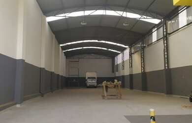 Imagem: O depósito possui 5 Vagas na garagem e 460m² de Área e está