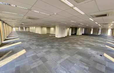 Imagem: O depósito possui 5 Vagas na garagem, 1.000m² de Área e