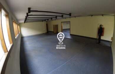 Imagem: O depósito possui 5 Vagas na garagem, 1.750m² de Área e