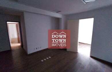 Imagem: O depósito possui 2 Vagas na garagem, 100m² de Área e está