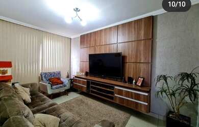 Imagem: O apartamento possui 3 Dormitórios, 1 Banheiro, 1 Vaga na garagem