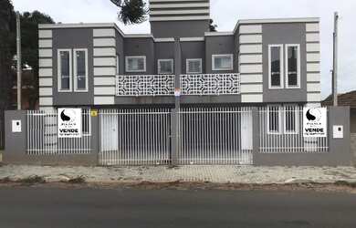 Imagem: A casa possui 3 Dormitórios, 3 Banheiros, 2 Vagas na garagem