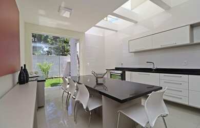 Imagem 8: Casa MODERNA Com Pé Dir.Alto, More a 5 min. Pq.Tingui, Condomínio Fechado, 3 suítes