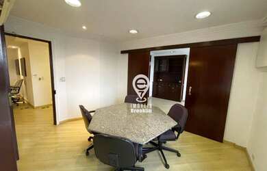 Imagem: O depósito possui 1 Vaga na garagem, 60m² de Área e está