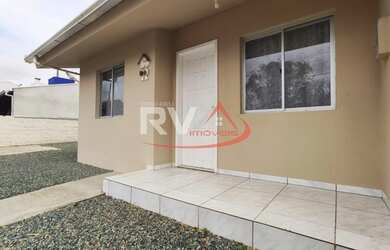 Imagem: A casa possui 2 Dormitórios, 1 Banheiro, 4 Vagas na garagem