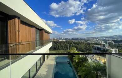 Imagem: A casa em condomínio possui 4 Dormitórios, 5 Banheiros, 4