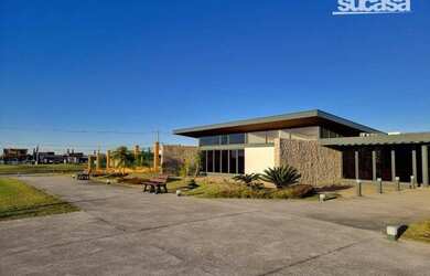 Imagem: O terreno possui 400m² de Área e está localizado em Laranjal