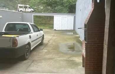 Imagem: A casa possui 2 Dormitórios, 1 Banheiro, 4 Vagas na garagem