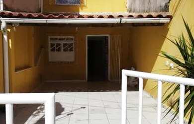 Imagem: A casa em condomínio possui 4 Dormitórios, 2 Banheiros, 3