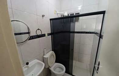 Imagem: A casa possui 3 Dormitórios, 1 Banheiro, 1 Vaga na garagem