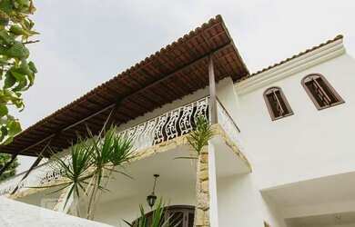 Imagem: A casa possui 2 Dormitórios, 2 Banheiros, 4 Vagas na garagem