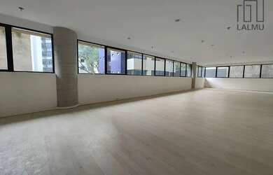 Imagem: O depósito possui 2 Vagas na garagem, 84m² de Área e está