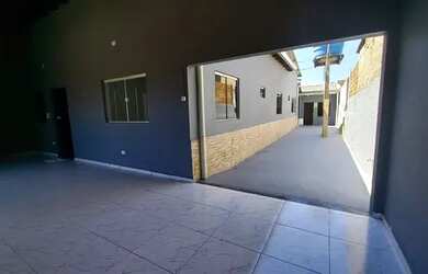 Imagem: A casa possui 3 Dormitórios e 3 Banheiros e está localizado