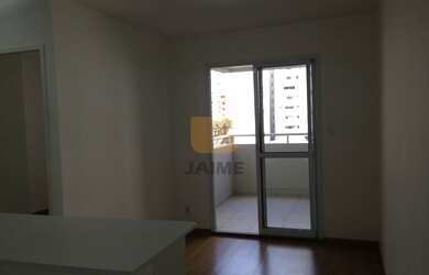 Imagem: O apartamento possui 1 Dormitório, 1 Banheiro, 1 Vaga na garagem