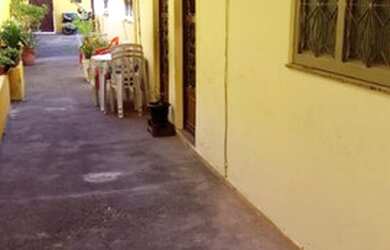 Imagem: A casa possui 1 Dormitório, 1 Banheiro, 1 Vaga na garagem e