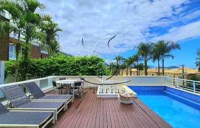 Imagem: A casa em condomínio possui 5 Dormitórios, 5 Banheiros, 2