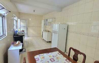 Imagem: A casa possui 3 Dormitórios, 4 Banheiros, 3 Vagas na garagem