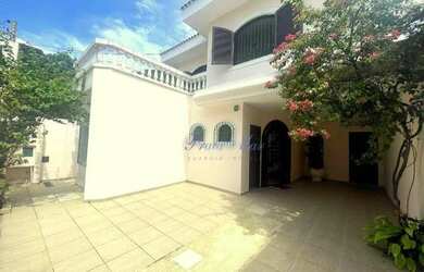 Imagem: A casa possui 3 Dormitórios, 3 Banheiros, 3 Vagas na garagem